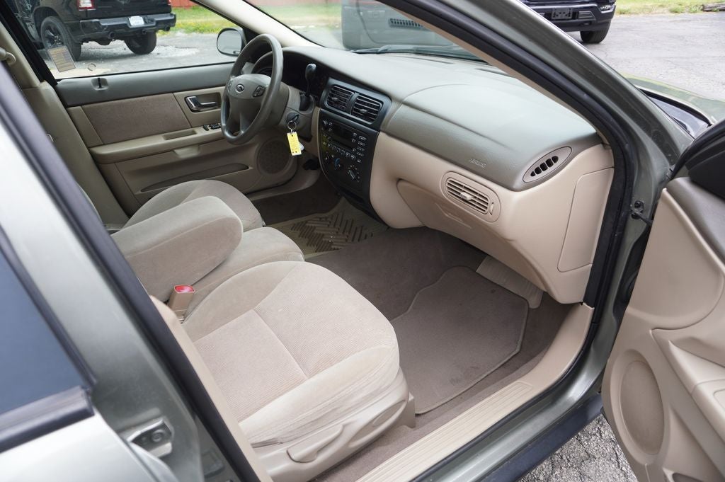 2002 Ford Taurus SE