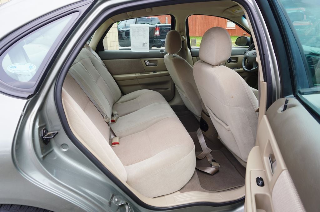 2002 Ford Taurus SE