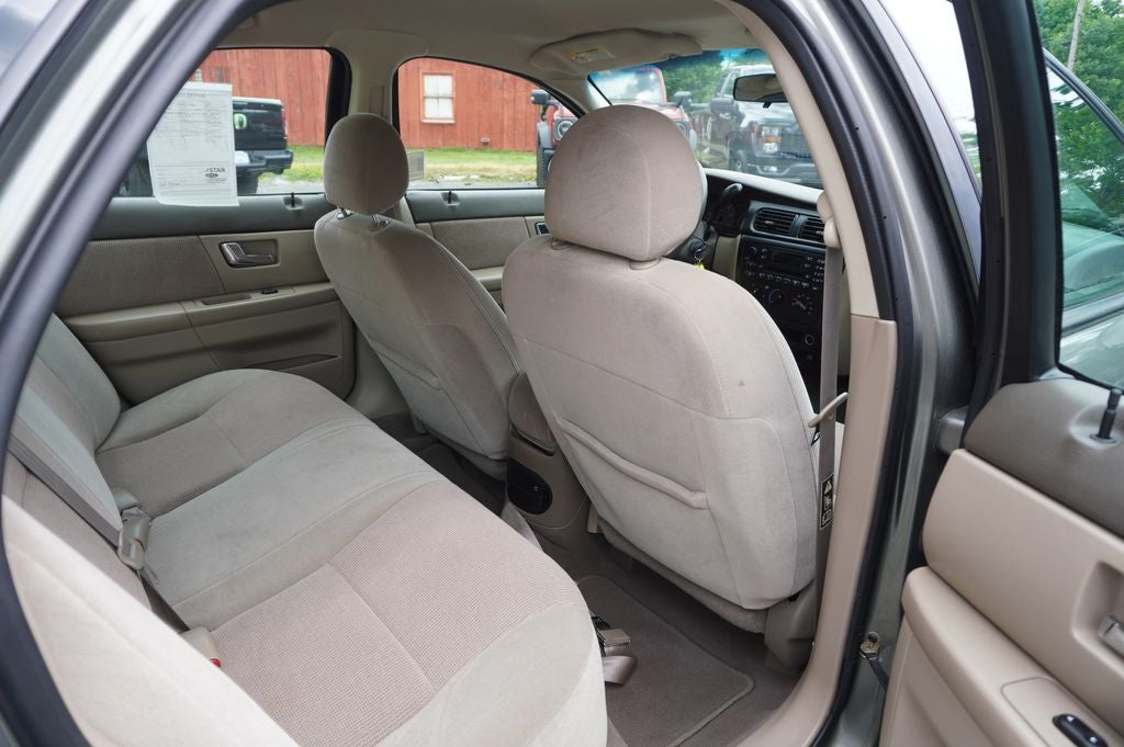 2002 Ford Taurus SE