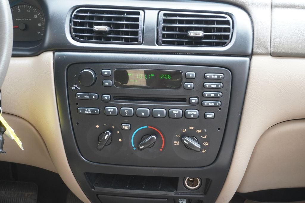 2002 Ford Taurus SE