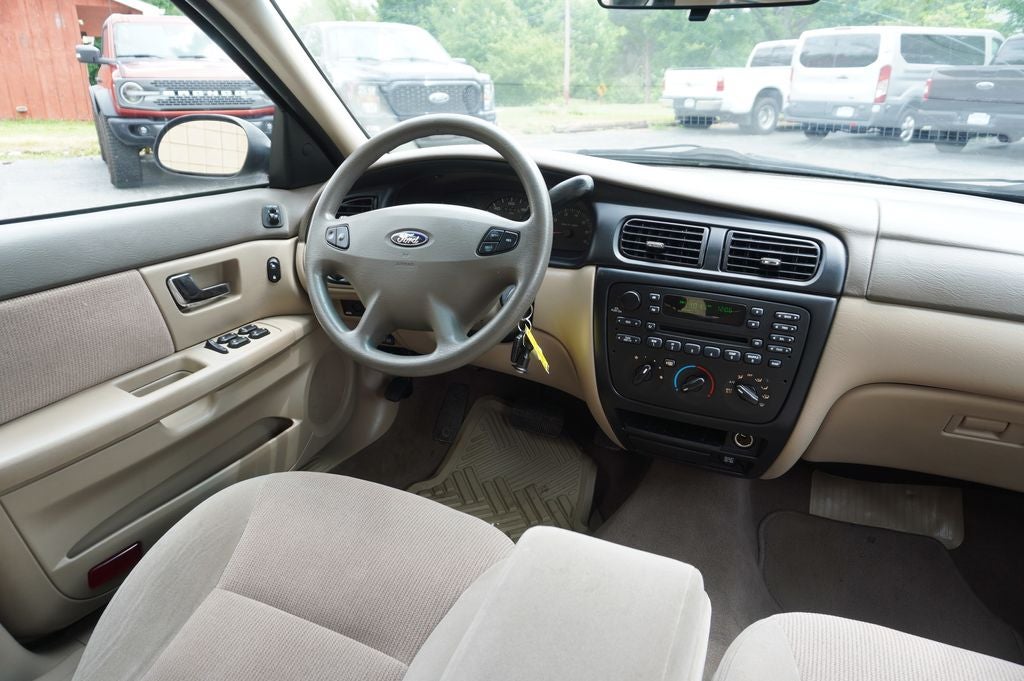 2002 Ford Taurus SE