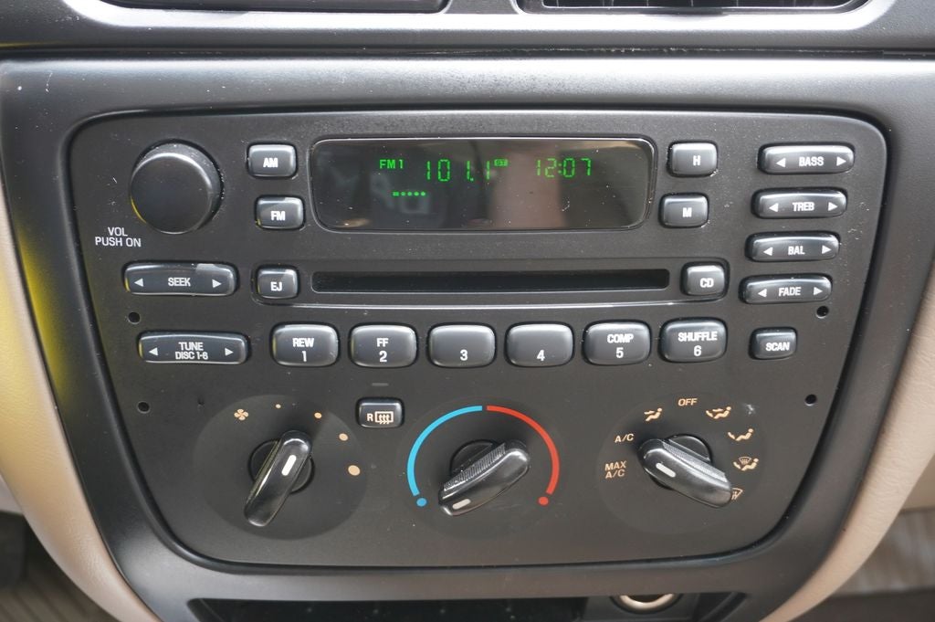 2002 Ford Taurus SE