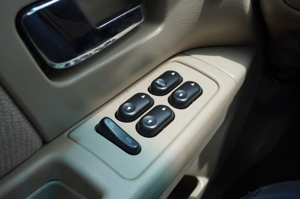 2002 Ford Taurus SE