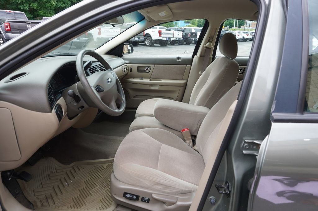 2002 Ford Taurus SE