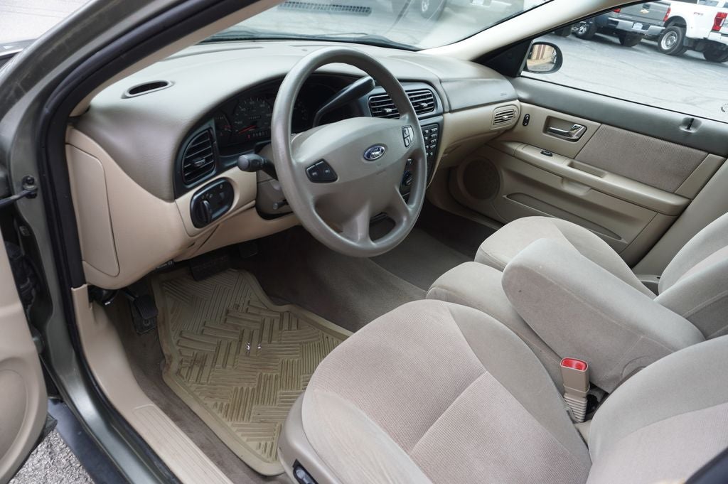 2002 Ford Taurus SE