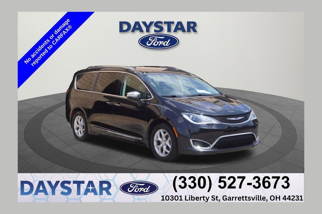 2019 Chrysler Pacifica Limited's photo