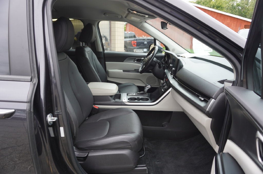 2023 Kia Carnival LX Seat Package