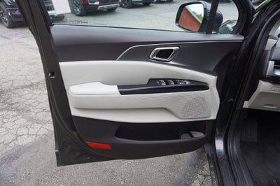 2023 Kia Carnival LX Seat Package