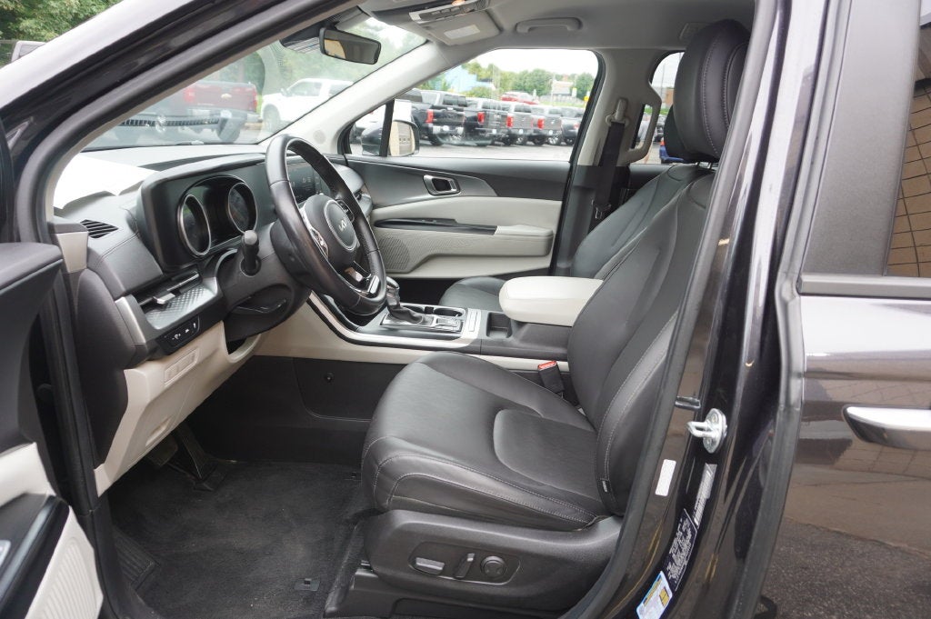 2023 Kia Carnival LX Seat Package